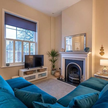Choristers Mews: Luxury Cottage A Stones Throw From The Cathedral! Lincoln Eksteriør billede