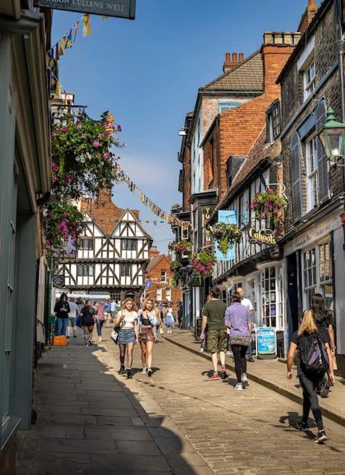 Choristers Mews: Luxury Cottage A Stones Throw From The Cathedral! Lincoln Eksteriør billede