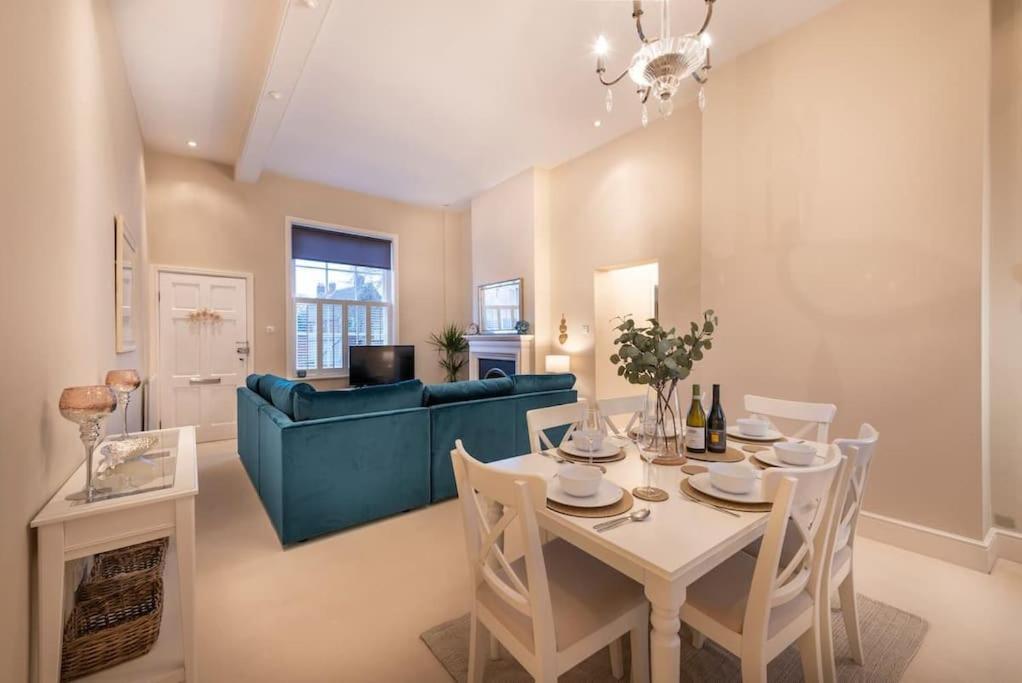 Choristers Mews: Luxury Cottage A Stones Throw From The Cathedral! Lincoln Eksteriør billede