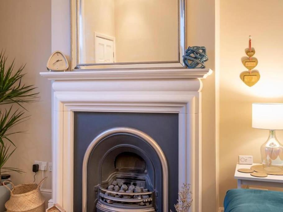 Choristers Mews: Luxury Cottage A Stones Throw From The Cathedral! Lincoln Eksteriør billede